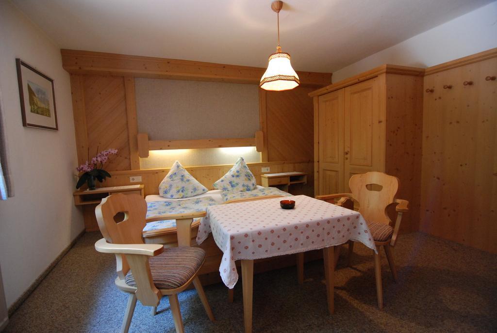 Ferienwohnung Pension Tirol بيشلباخ الغرفة الصورة