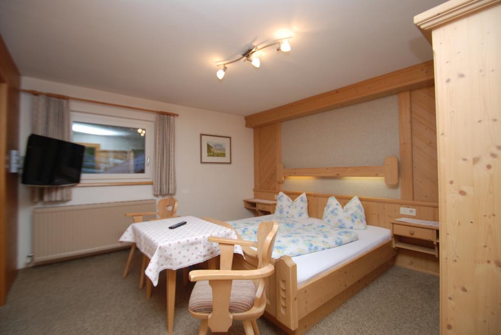 Ferienwohnung Pension Tirol بيشلباخ الغرفة الصورة