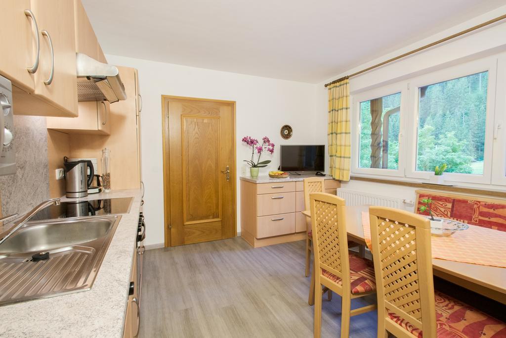 Ferienwohnung Pension Tirol بيشلباخ المظهر الخارجي الصورة